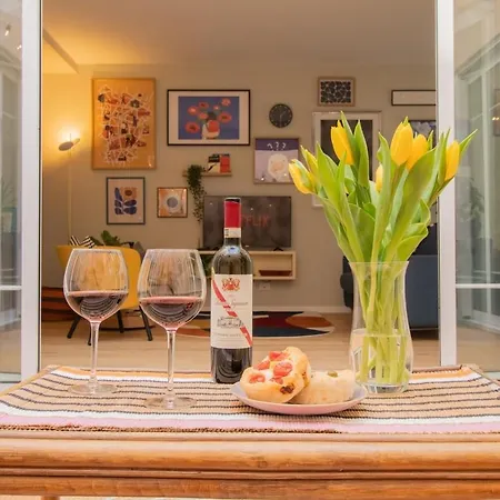 Private Parking In Chinatown - Bright Pearl