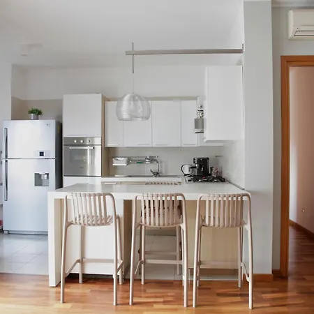 Apartment Elegante - 2 Camere, 2 Bagni, Garage E Balcone *