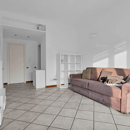 Mar19 Ampio E Luminoso A Comfort E Metro A Due Passi شقة