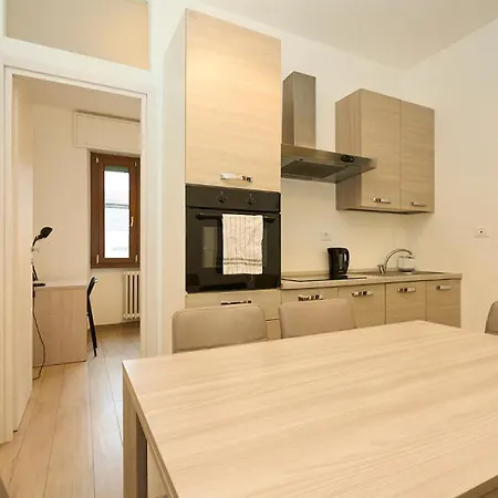 3 Flat, 15 Minutes From Navigli-humanitas * Milan