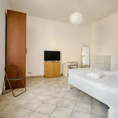 Domusmi Fioravanti 12 Apartmán *