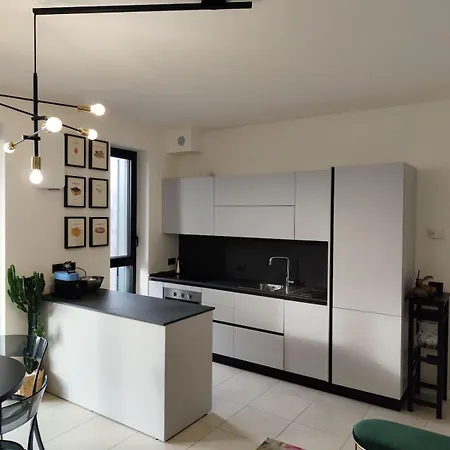 Апартаменты Bilocale Moderno Con Doppia Terrazza A Corvetto M3 *