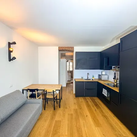 아파트 Modern Two-room With Balcony 2km From The Center