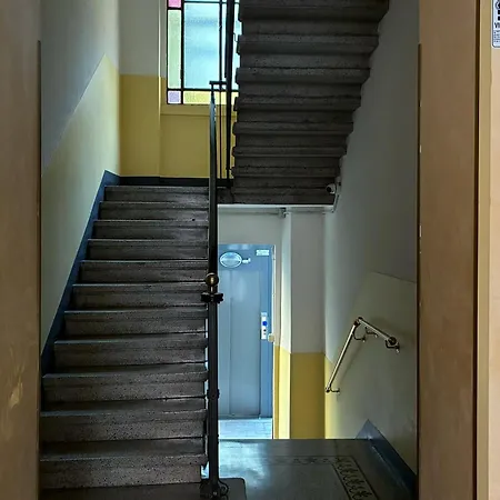 The Gentle Red House Living The Easily * ミラノ