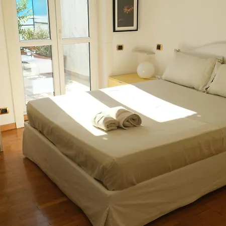 Апартаменты Rooftop Suello 9 - Terrazza Privata A