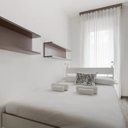 Guesthost - Porta Romana Balcony Flat