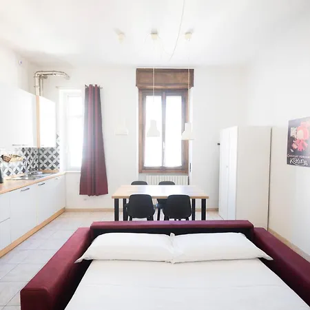 Apartament Design & Comfort Near Station Mediolan