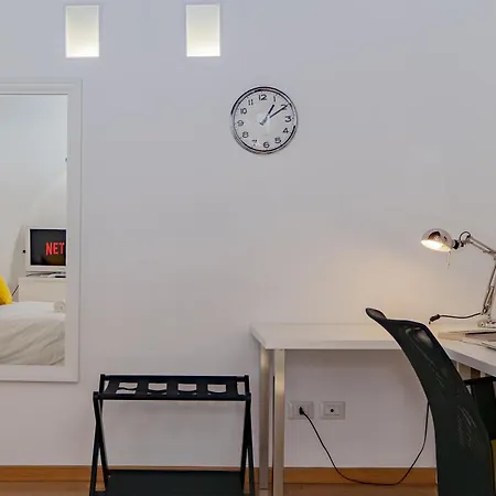 2 Bdr Flat - Direct Tram 15 Min Duomo Apartment Milan