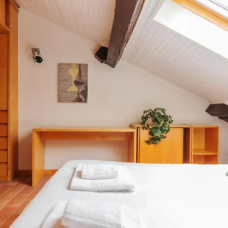 Design In Legno & Atmosfera Calda Bilocale 20m Dai Navigli Milano