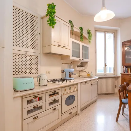 Three-room Flat With Balcony In Porta Romana Milano