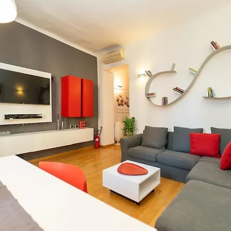 Three-room In The Heart Of * Mediolan