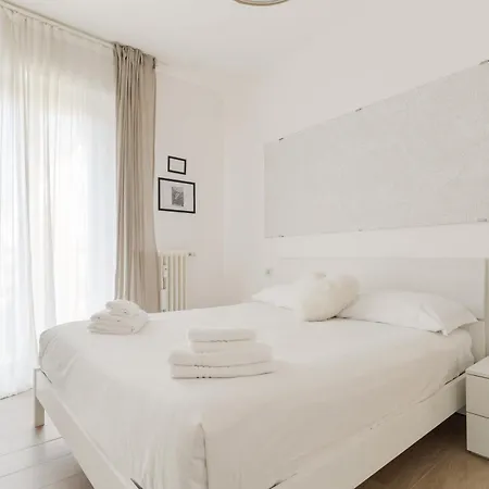 Guesthost - Spacious Balcony X6 *