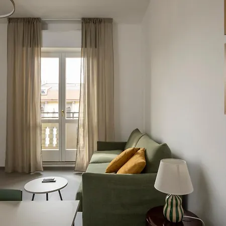 Apartman Bright Floor Flat With Balconies & Ac - Loreto & Porta Venezia *