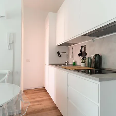 Guesthost - Comfy Balcony X4 Turro Apartmán *