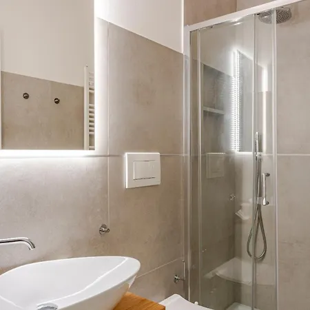 Elegant Oasis 10 Min Station With Balcony E Wifi Near M1 Rovereto Apartment Mailand