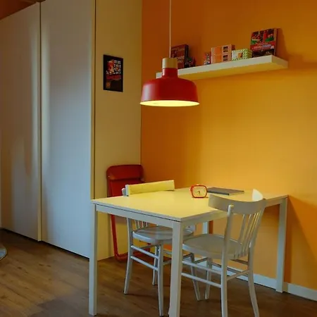 Apartmán Retrowave 80's In *