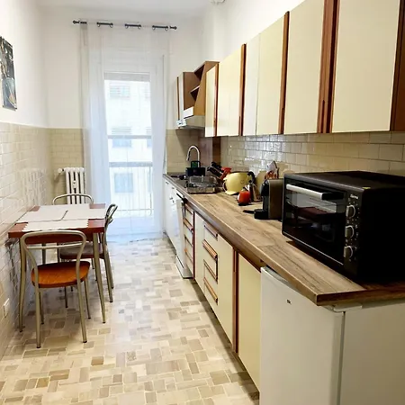 Al 14 Metro M4 15 Min Duomo 아파트