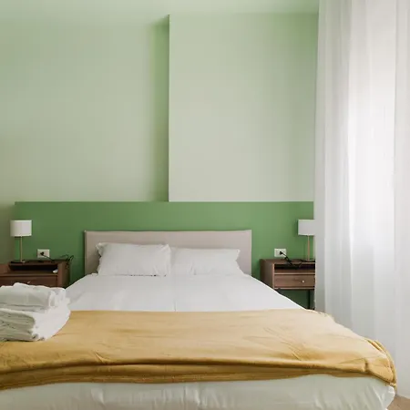 Guesthost - Stylish Forlanini M4