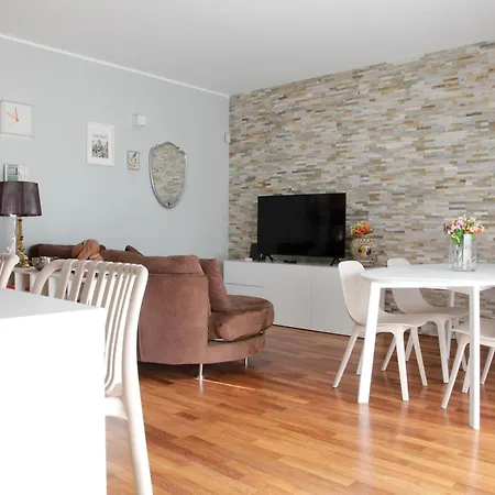 Apartment Elegante - 2 Camere, 2 Bagni, Garage E Balcone Milan