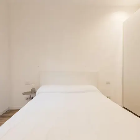 Montenero 73 - Free Wifi - Duomo & 5 Giornate Apartamento