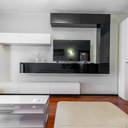 New Near Station 3 Bedroom ميلان