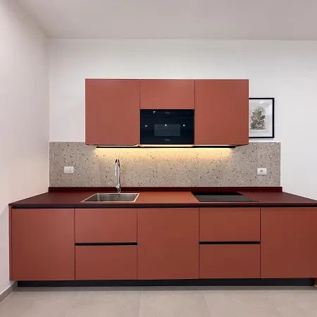 Orange In The Heart Of 아파트 *