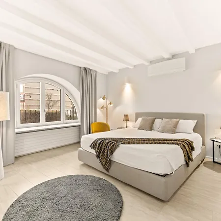 Stayeasy Rosales - Porta Garibaldi Design Flat Apartmán *