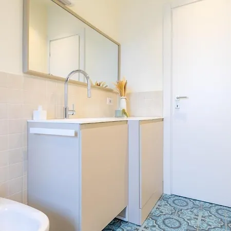 Spacious And Bright 2bdr, 2 Bathrooms * Milánó