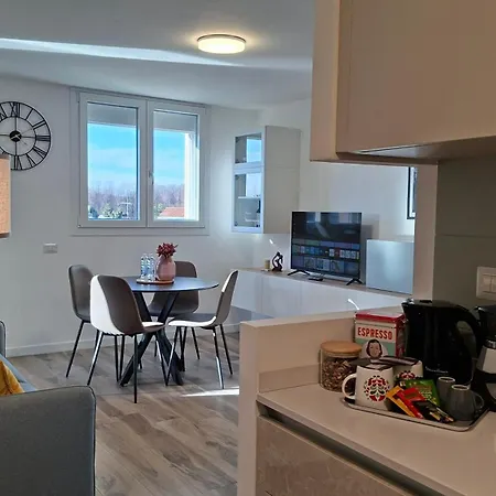 Апартаменты Bright With Terrace And Free Parking Милан