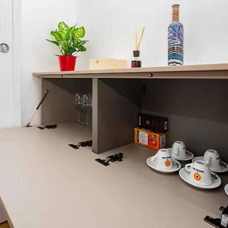 Andrea's Blue Flat Studies Milánó