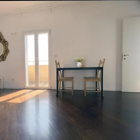 Bright With Balcony Near The Station * Милан