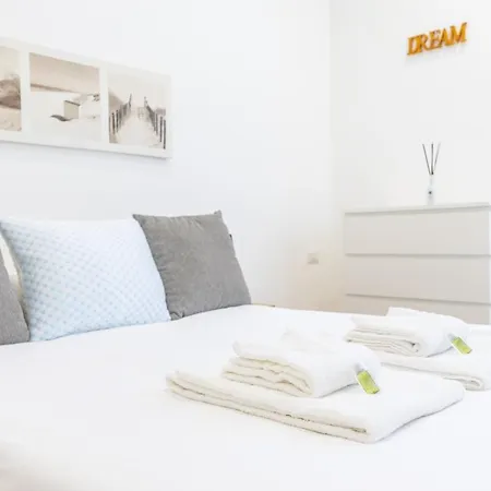 Bright And Elegant With Wifi شقة ميلان