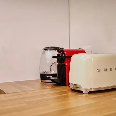 Hostmate - - Farini's Charm - Isola