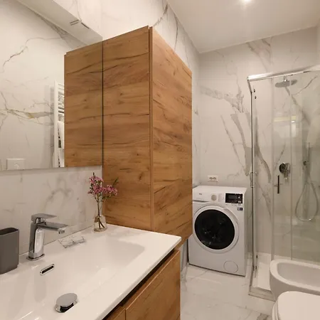 Station - Modern With Balcony Appartamento Milano