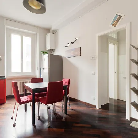 Guesthost - Cozy Balcony Meda Appartement Milan