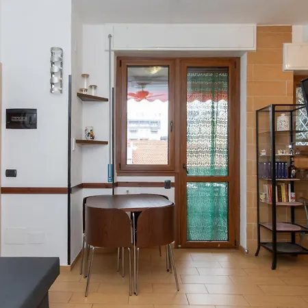 I-host 2br With Balcony Porta Romana Appartamento