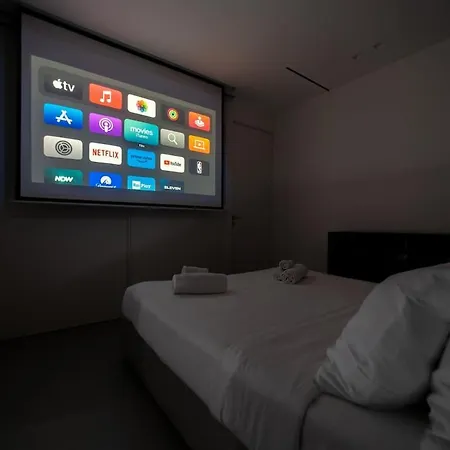 Luxury Penthouse, Exclusive Design & Private Garage * Milano