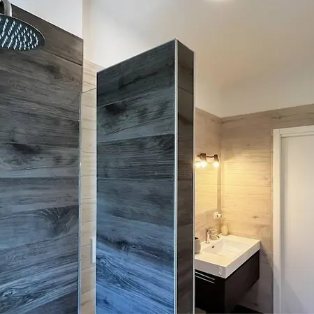 De Angeli District Lust