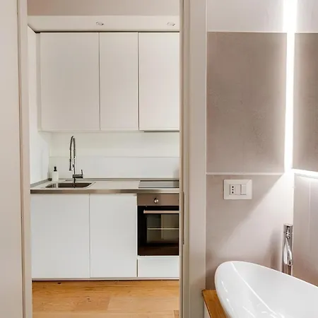 Elegant Oasis 10 Min Station With Balcony E Wifi Near M1 Rovereto Apartment