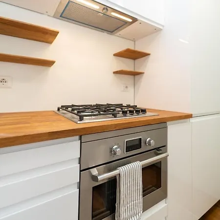 Lägenhet Cozy With Ac & Wifi