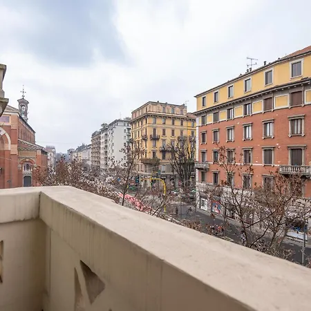 Daire Three-room Flat With Balcony In Porta Romana Milano
