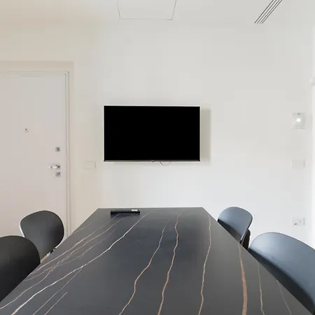 Guesthost - Cozy Balcony Porta Romana Μιλάνο