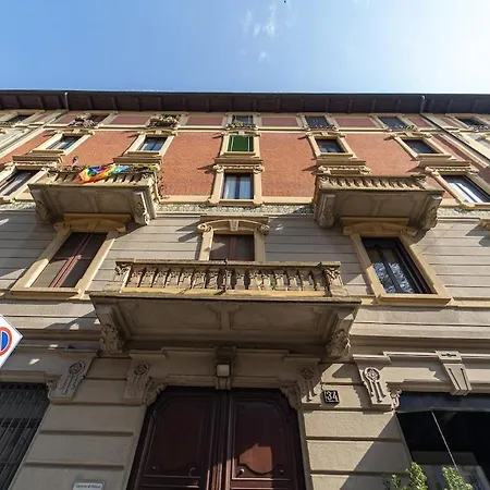 Three-room In The Heart Of * Mediolan