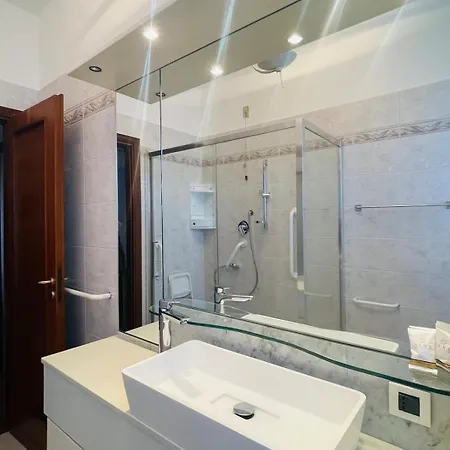 شقة Ampio Di Prestigio 180 Mq Con Triplo Salone Zona Signorile *