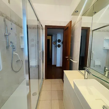 Ampio Di Prestigio 180 Mq Con Triplo Salone Zona Signorile *