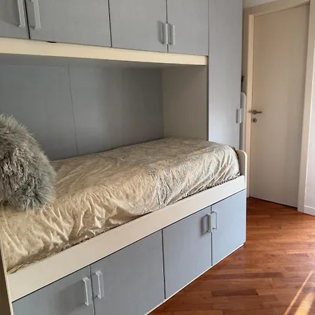 Apartment Three Bedrooms, Sunny, Quite In Isola Neighborhood *