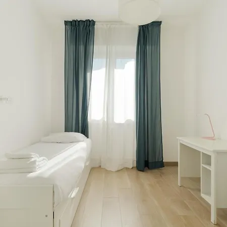 Guesthost - Spacious Balcony X6 Milan