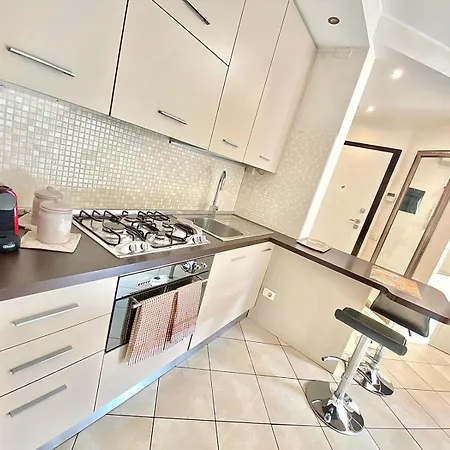 Nel Cuore Di Viale Certosa, Tra Centro Citta E Rho Fiera Milano, Con Parcheggio Interno Privato *