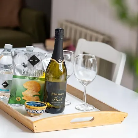 Elegante Mansarda Tra Navigli E Via Tortona 公寓