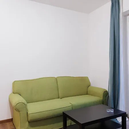 Cinzia's House - 5 Minutes From The Metro Milano